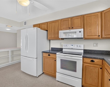 705 Thunderbird Avenue - Photo Thumbnail 6
