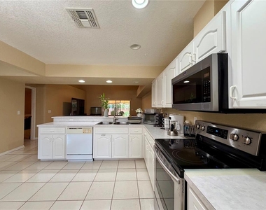 1762 Grey Fox Drive - Photo Thumbnail 2