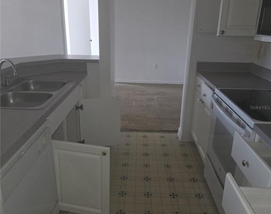 5566 Metrowest Boulevard - Photo Thumbnail 11