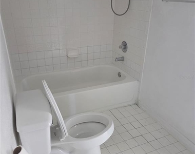 5566 Metrowest Boulevard - Photo Thumbnail 16