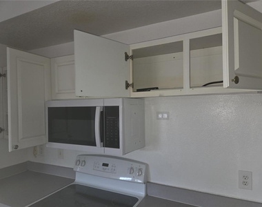 5566 Metrowest Boulevard - Photo Thumbnail 12