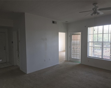 5566 Metrowest Boulevard - Photo Thumbnail 3