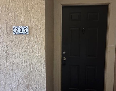 5566 Metrowest Boulevard - Photo Thumbnail 1