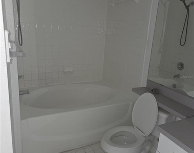 5566 Metrowest Boulevard - Photo Thumbnail 7