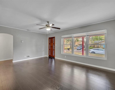 1811 Park Lake Street - Photo Thumbnail 6