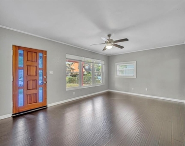 1811 Park Lake Street - Photo Thumbnail 5