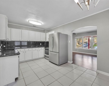 1811 Park Lake Street - Photo Thumbnail 9