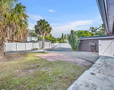 1811 Park Lake Street - Photo Thumbnail 27