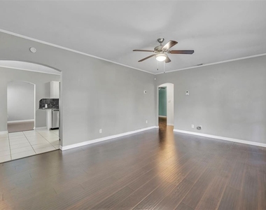 1811 Park Lake Street - Photo Thumbnail 7