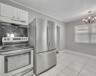 1811 Park Lake Street - Photo Thumbnail 13