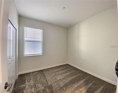 1307 Oak Crest Street - Photo Thumbnail 21
