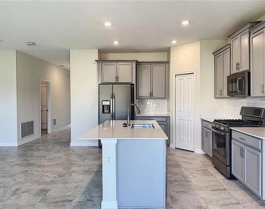 1307 Oak Crest Street - Photo Thumbnail 9