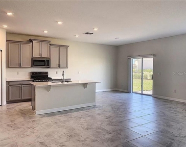 1307 Oak Crest Street - Photo Thumbnail 14