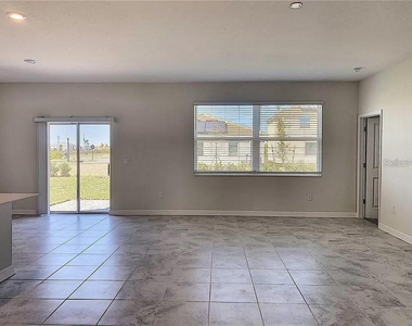 1307 Oak Crest Street - Photo Thumbnail 16