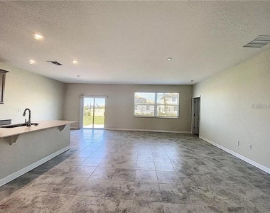 1307 Oak Crest Street - Photo Thumbnail 13
