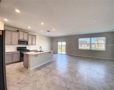 1307 Oak Crest Street - Photo Thumbnail 10