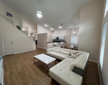 755 Riggs Circle - Photo Thumbnail 6