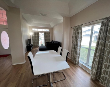 755 Riggs Circle - Photo Thumbnail 5
