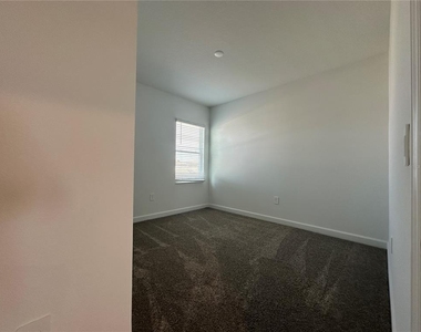 3052 Park Vale Road - Photo Thumbnail 10