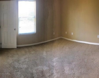 1102 Chelsea Drive - Photo Thumbnail 4