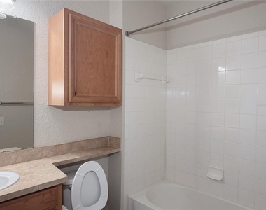 6149 Metrowest Boulevard - Photo Thumbnail 4