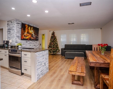 2719 Forest Knoll Drive - Photo Thumbnail 2