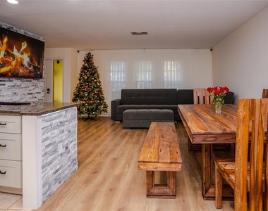 2719 Forest Knoll Drive - Photo Thumbnail 3
