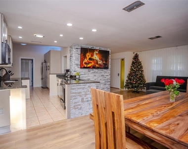 2719 Forest Knoll Drive - Photo Thumbnail 5
