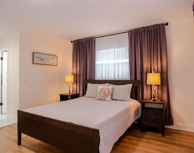 2719 Forest Knoll Drive - Photo Thumbnail 7