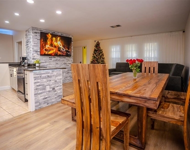 2719 Forest Knoll Drive - Photo Thumbnail 4