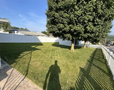 830 Brook Street - Photo Thumbnail 1