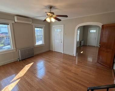 830 Brook Street - Photo Thumbnail 5