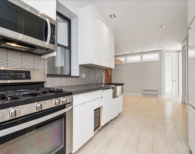248 Mott Street - Photo Thumbnail 4