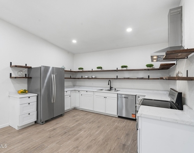 536 James Street - Photo Thumbnail 8