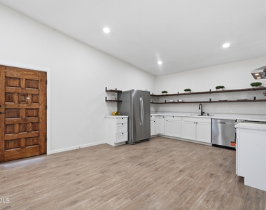 536 James Street - Photo Thumbnail 11