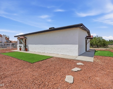 536 James Street - Photo Thumbnail 2