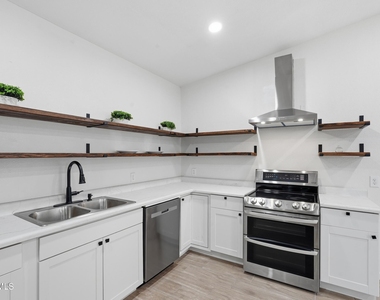 536 James Street - Photo Thumbnail 6