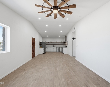 536 James Street - Photo Thumbnail 3