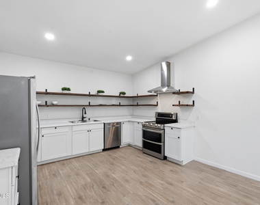 536 James Street - Photo Thumbnail 7
