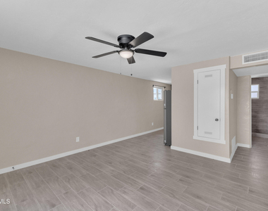 8931 Robert Drive - Photo Thumbnail 6