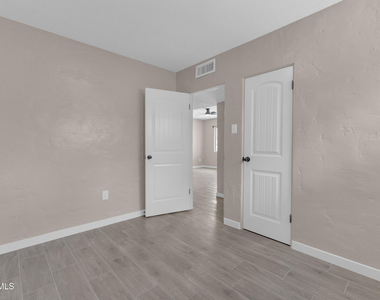 8931 Robert Drive - Photo Thumbnail 16