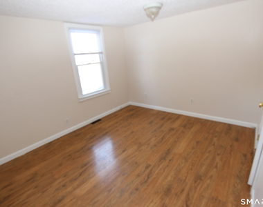 24 Brook Street - Photo Thumbnail 4