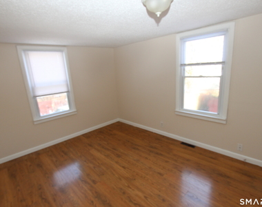 24 Brook Street - Photo Thumbnail 5