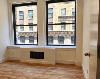 West 35th Street/ 7th ave - Photo Thumbnail 1