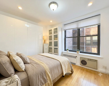 112 West 72nd Street - Photo Thumbnail 1
