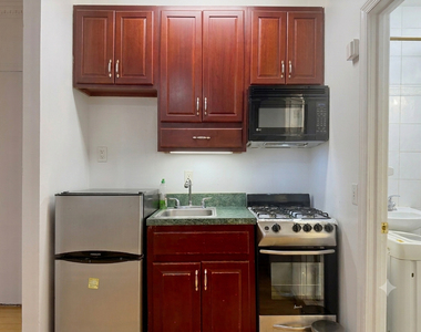 112 West 72nd Street - Photo Thumbnail 3