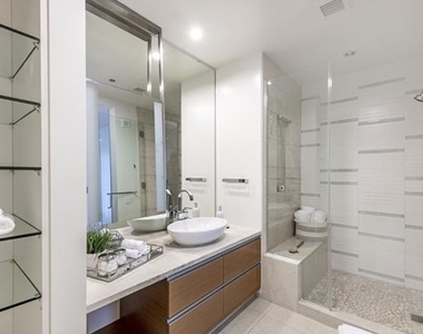 3722 Las Vegas Boulevard - Photo Thumbnail 1