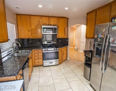 805 Old Mine Creek Lane - Photo Thumbnail 13