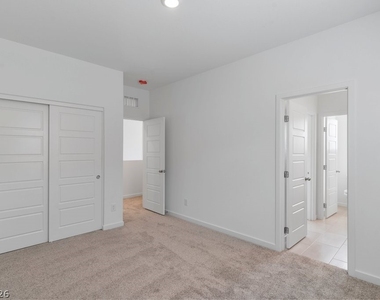 8328 Meridian Ridge Avenue - Photo Thumbnail 12