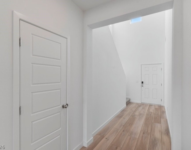 8328 Meridian Ridge Avenue - Photo Thumbnail 21